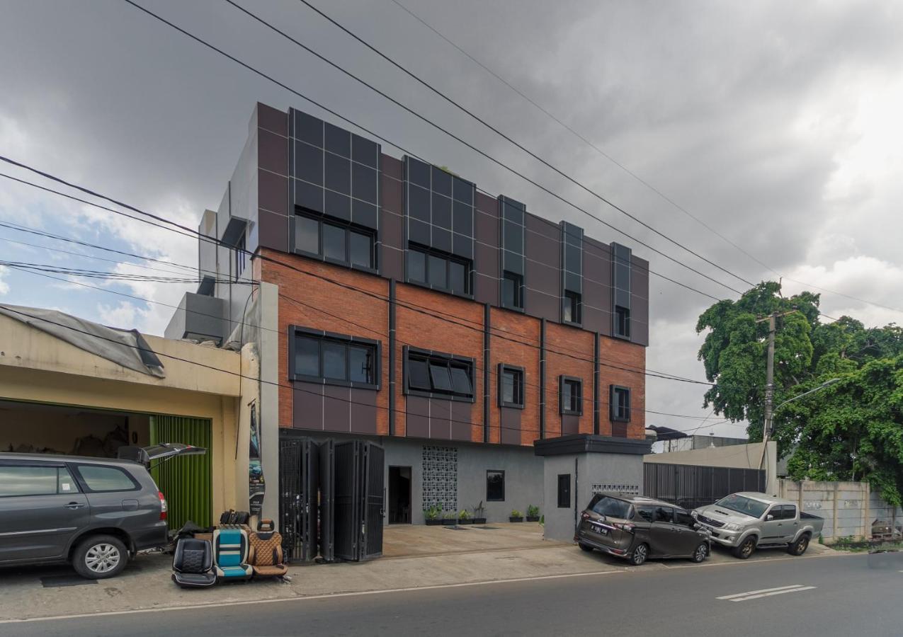Reddoorz Near Puri Indah Mall Jakarta Eksteriør billede