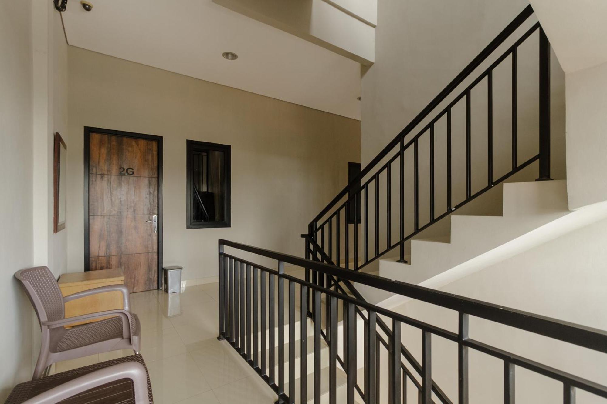Reddoorz Near Puri Indah Mall Jakarta Eksteriør billede