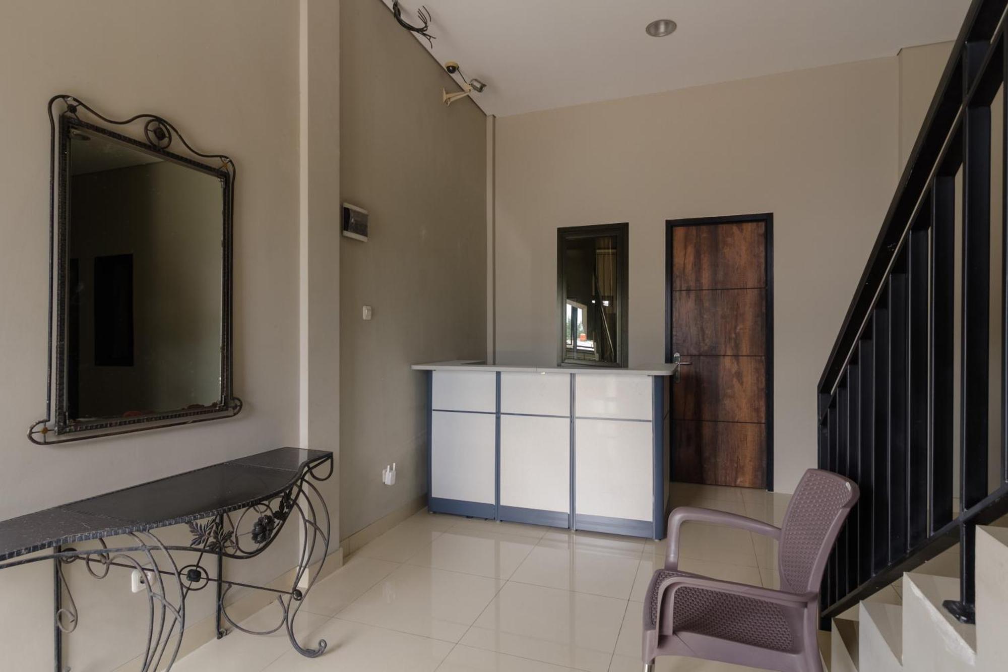 Reddoorz Near Puri Indah Mall Jakarta Eksteriør billede