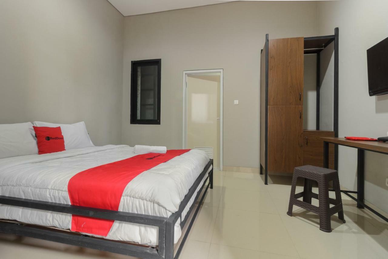 Reddoorz Near Puri Indah Mall Jakarta Eksteriør billede